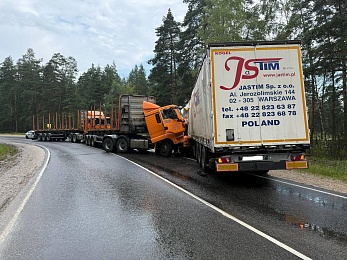 Два человека пострадали в аварии с тремя грузовиками в Рыбновском районе