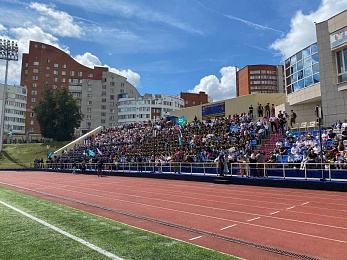В Рязани День ВДВ отметили показательными выступлениями десантников и прыжками с парашютом