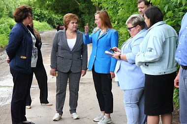 Мэр Рязани Елена Сорокина проинспектировала благоустройство Гвардейского сквера