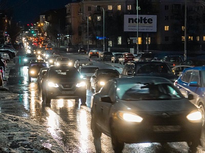 Рязанские автомобилисты встали в 10-балльные пробки из-за метели и аварий