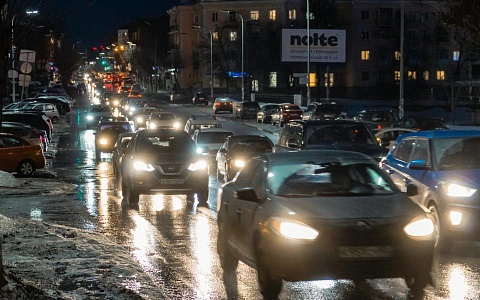Рязанские автомобилисты встали в 10-балльные пробки из-за метели и аварий