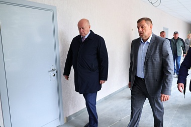 Депутат Госдумы и мэр Рязани проинспектировали ремонт школы № 58 и спортплощадки