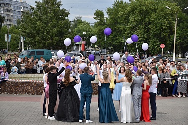 Фоторепортаж: в Рязанской области прошли выпускные и церемонии вручения аттестатов