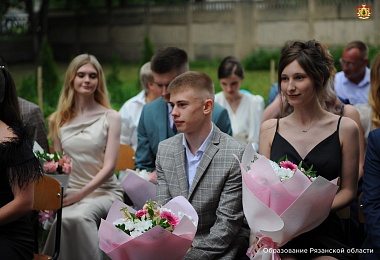 Фоторепортаж: в Рязанской области прошли выпускные и церемонии вручения аттестатов
