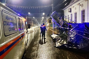Фото последствий: ураган в Рязани рушил стены, срывал крыши и сносил остановки