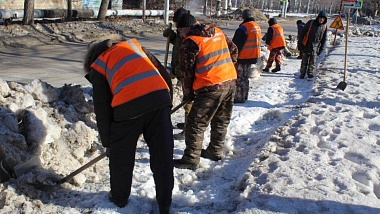 В Рязани спецтехника продолжает убирать пыль и мусор