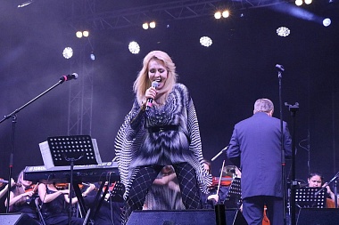 На Лыбедском бульваре в День города рязанцам спели Ольга Кормухина и Алексей Белов