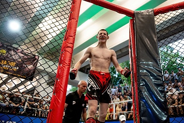 В рязанском Лесопарке прошёл турнир ММА «Битва за Рязань»