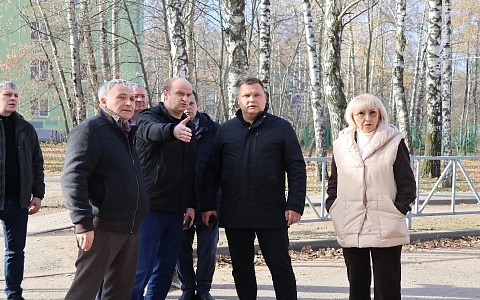 Возле рязанской школы создадут парковку для посадки и высадки учеников