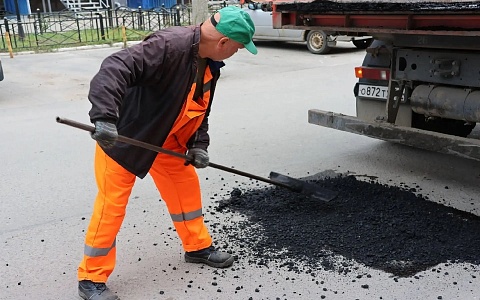 На Михайловском шоссе и Станкозаводской улице заделали ямы