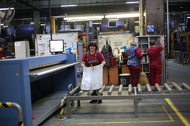 Американскому специалисту по бережливому производству показали работу кожзавода 