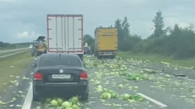 В Подмосковье по пути в Рязань образовалась пробка из-за аварии с капустой