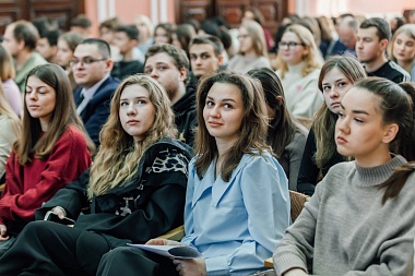 Экс-глава МИД Австрии Карин Кнайсль прочла лекцию студентам РГУ имени Есенина