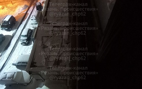 Из квартиры на улице Татарской выпали окна