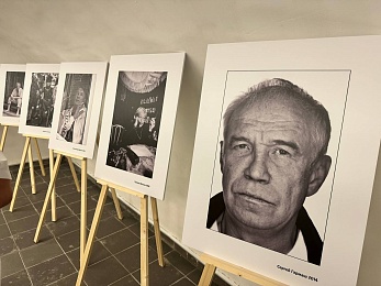 Денис Боков оценил фотовыставку портретиста Виктора Горячева в Касимове