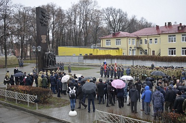 В Рязани открыли памятник погибшим росгвардейцам и их предшественникам - 62ИНФО В Рязани открыли памятник погибшим росгвардейцам и их предшественникам