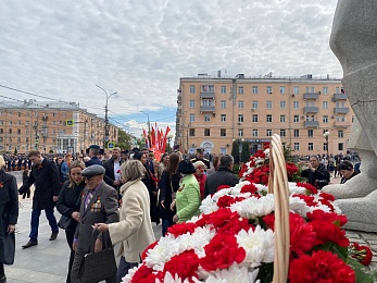В Рязани 9 Мая возложили цветы к Вечному огню и развернули Георгиевскую ленту
