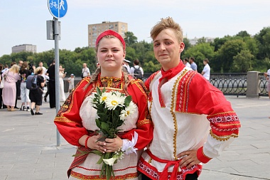 Лето любви: Рязанский ЗАГС показал фотосессии свадеб с июня по август