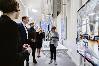 Рязанский губернатор Павел Малков посетил цифровой музей в Торговом городке