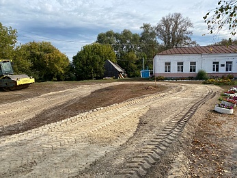 В рязанском селе дорогу к школе построили за два дня - 62ИНФО В рязанском селе дорогу к школе построили за два дня