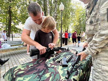 В поселке Шилово открыли мемориал десантникам в честь 95-летия ВДВ