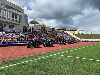В Рязани День ВДВ отметили показательными выступлениями десантников и прыжками с парашютом