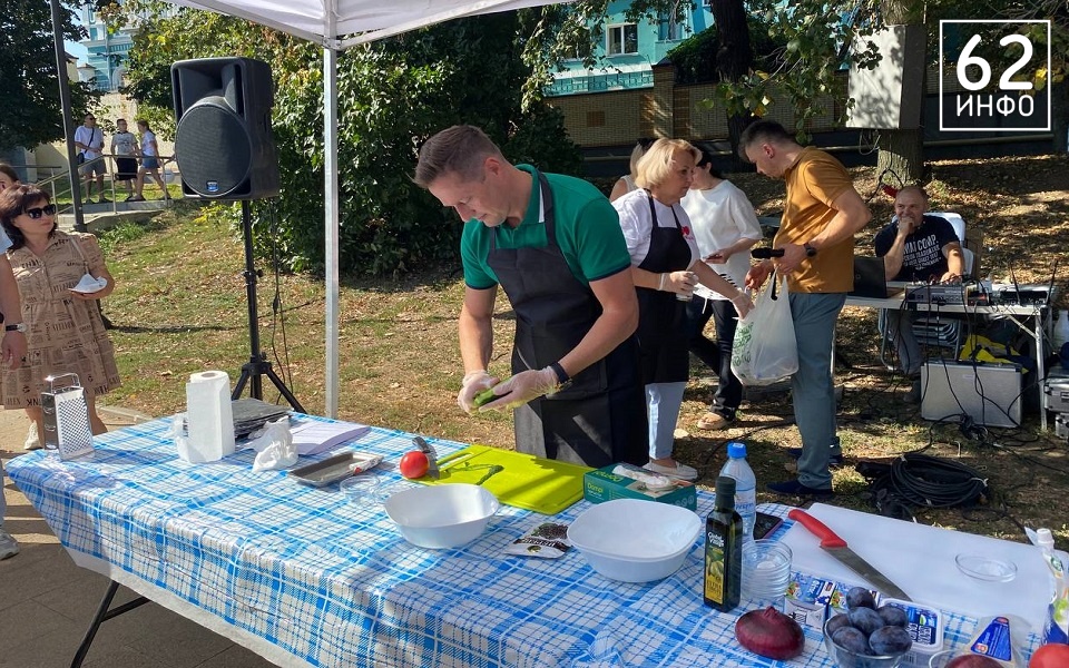 Первый зампред Рязгордумы Антон Астафьев присоединился к кулинарной битве на гастрофестивале - 62ИНФО