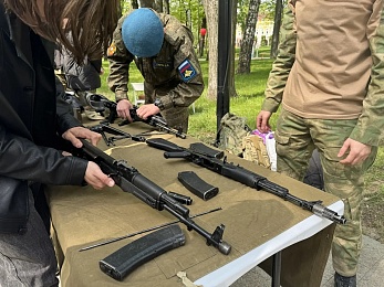 Мастер-классы и выставки: в Кремлевском сквере Рязани отмечают День Победы