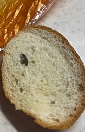 Рязанцы нашли металлический диск в хлебе 