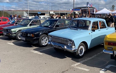 В Рязани прошла выставка ретро-машин - 62ИНФО В Рязани прошла выставка ретро-машин