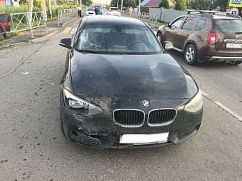 В Рязанском районе водитель BMW сбил 17-летнюю велосипедистку