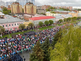 В Рязани более 20 тысяч горожан прошли в строю «Бессмертного полка» - 62ИНФО В Рязани более 20 тысяч горожан прошли в строю «Бессмертного полка»