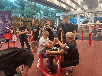 В рязанском Лесопарке отметили День физкультурника