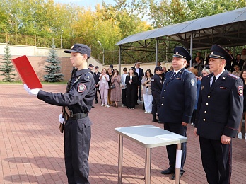 Первокурсники университета МВД имени Кикотя принесли присягу - 62ИНФО Первокурсники университета МВД имени Кикотя принесли присягу