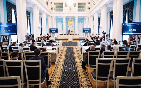 Парламентарии закрепили федеральные изменения в региональном законодательстве о наставничестве
