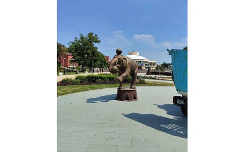 Слон вернулся на Лыбедский бульвар