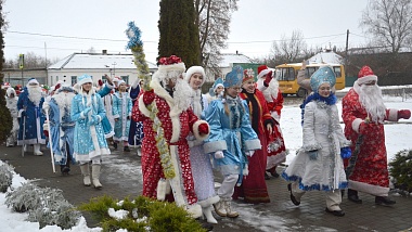 Деды Морозы и Снегурочки парадом прошли по Чучкову
