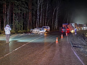 Три человека пострадали в смертельной аварии с грузовиком в Клепиковском районе