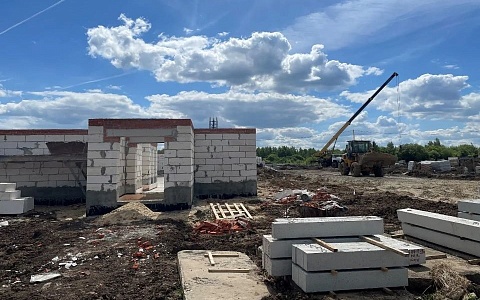 В Рязанском районе продолжается строительство приюта для бездомных животных