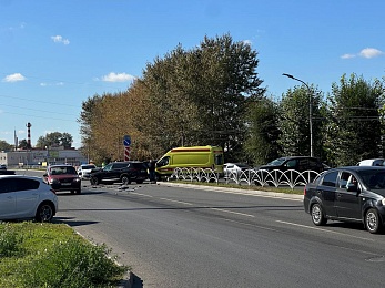  "Лоб бинтом заклеили": в Рязани в жестком ДТП на Высоковольтной пострадали люди