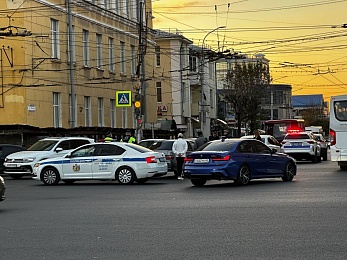 Скромное ДТП остановило движение у Театральной Рязани