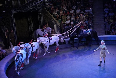 Рязанский цирк представил спектакль "Парад Великой Победы"