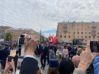 В Рязани 9 Мая возложили цветы к Вечному огню и развернули Георгиевскую ленту