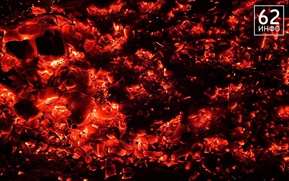 В Михайлове 4 человека тушили пылающую машину - 62ИНФО