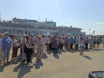 Старт сезона: в Касимове встретили первый круизный пароход "Бородино"