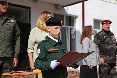 Рязанская Росгвардия вручила 28 пар погонов детям из школы № 38