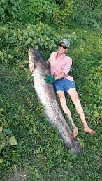 Рязанец выловил сома с человеческий рост и вес