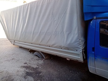 В Касимове под «Газелью» провалился асфальт 