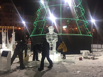 От единорога до весовщика. Фоторепортаж с Фестиваля ледовых скульптур в Рязани