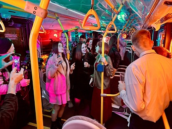 Свадьба в троллейбусе и по-русски: ЗАГС показал фото рязанских молодоженов марта 